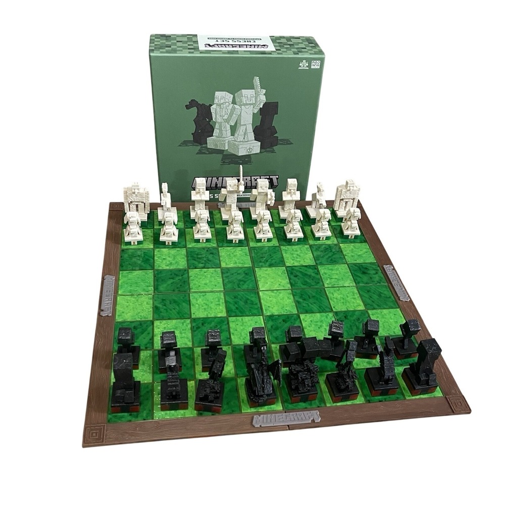MINECRAFT Chess Set Overworld Heros vs. Hostile Mobs, Ages 7+ Mojang